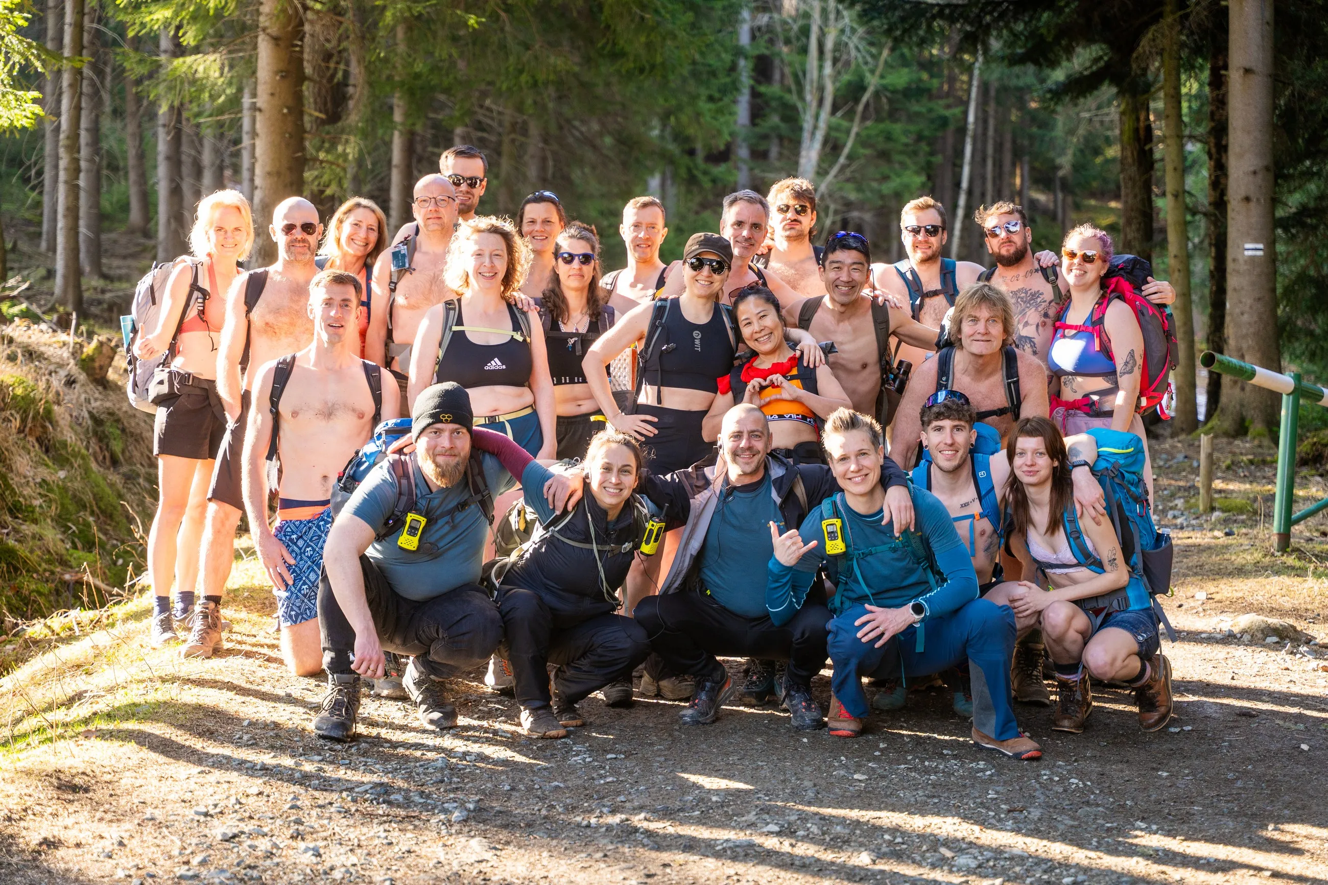 Gruppe beim Wim Hof Method Winter Travel im Riesengebirge
